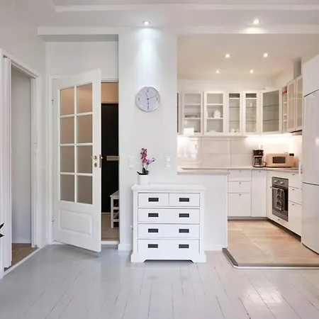 Διαμέρισμα 1, 5 Bedroom Stylish Family *