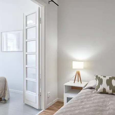 1, 5 Bedroom Stylish Family *