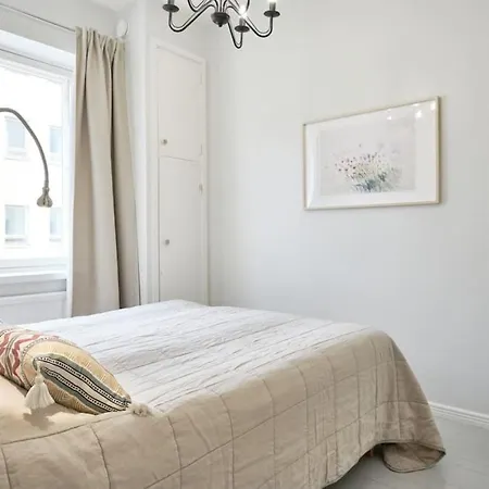 1, 5 Bedroom Stylish Family *